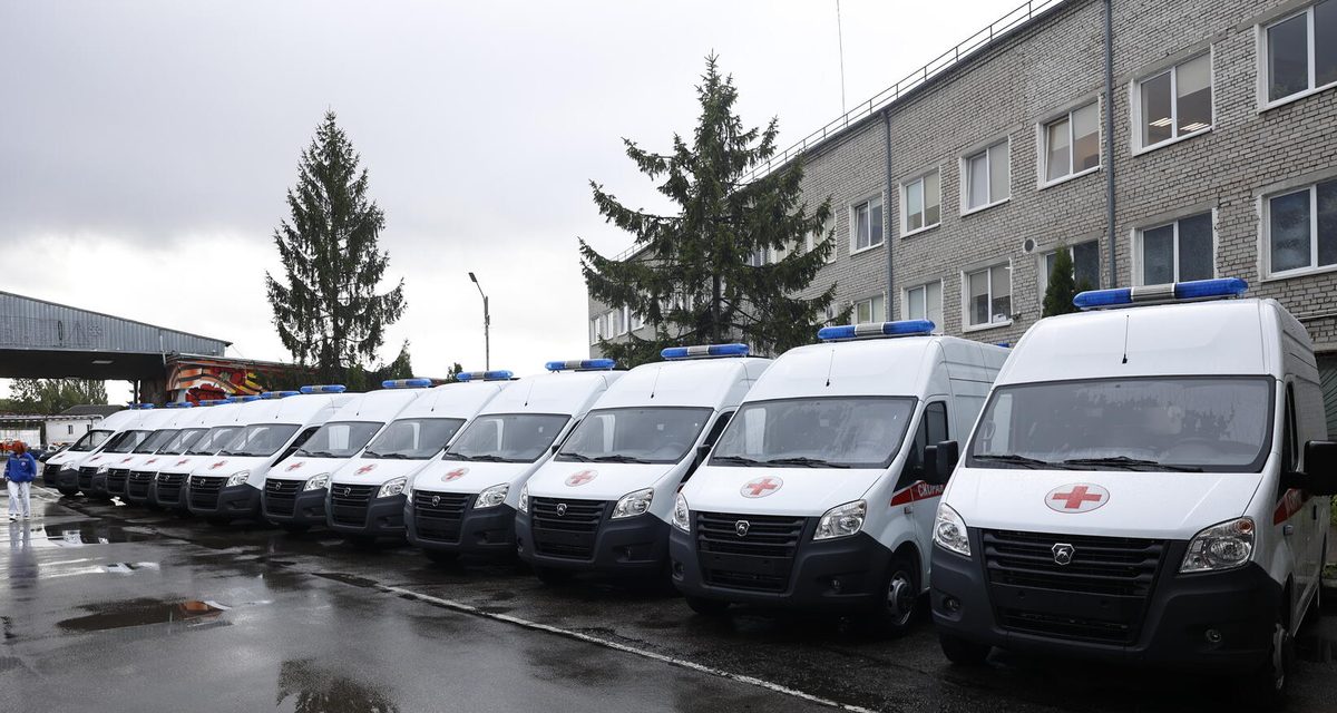 Паром привёз в Калининград 12 новых скорых, до конца года закупят ещё 20