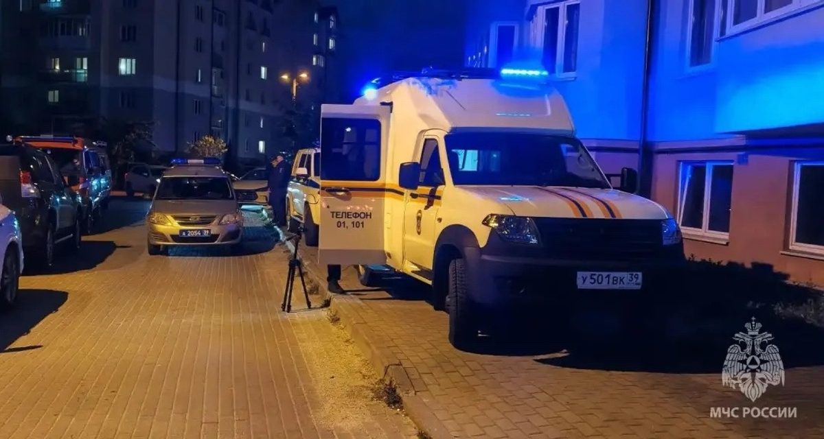 Пожарные вывели из 14-этажки на Орудийной 30 человек, включая шестерых детей